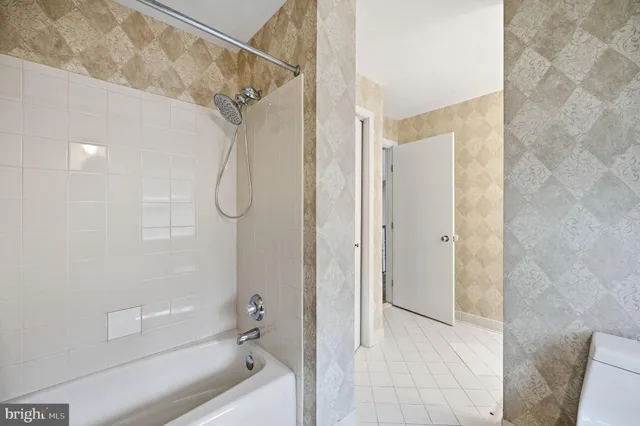 $2,000,000 | 10701 Sycamore Springs Lane, Great Falls, VA 22066