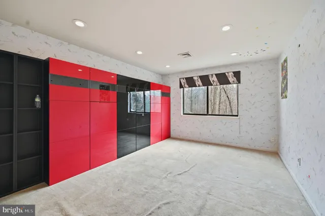 $2,000,000 | 10701 Sycamore Springs Lane, Great Falls, VA 22066