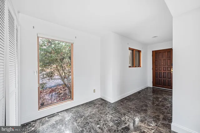 $2,000,000 | 10701 Sycamore Springs Lane, Great Falls, VA 22066