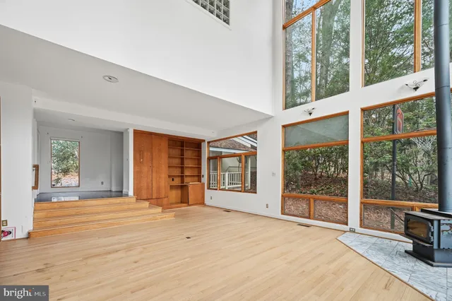 $2,000,000 | 10701 Sycamore Springs Lane, Great Falls, VA 22066