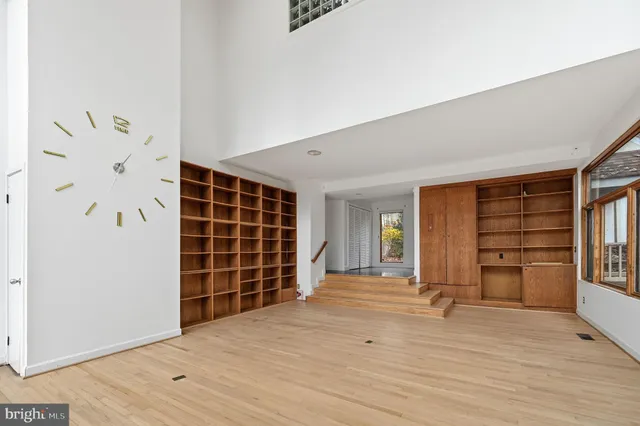 $2,000,000 | 10701 Sycamore Springs Lane, Great Falls, VA 22066