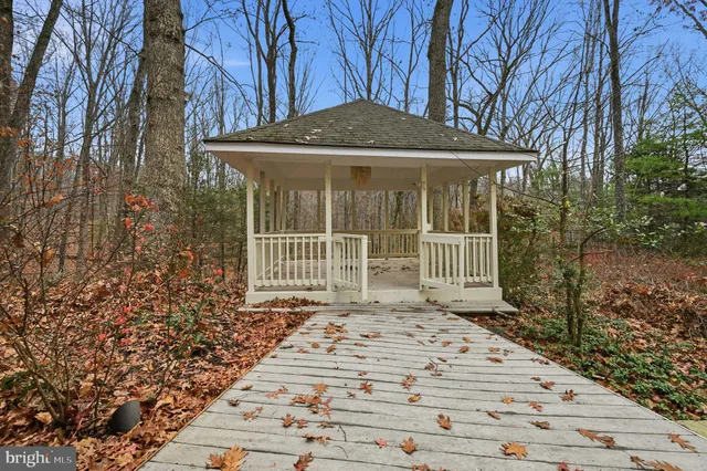 $2,000,000 | 10701 Sycamore Springs Lane, Great Falls, VA 22066