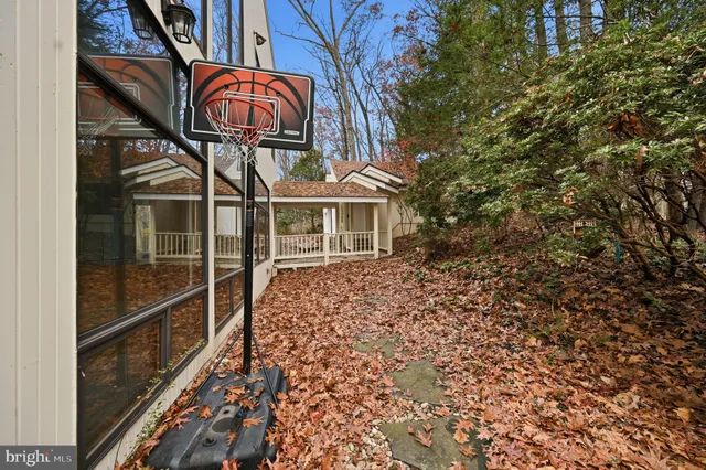 $2,000,000 | 10701 Sycamore Springs Lane, Great Falls, VA 22066