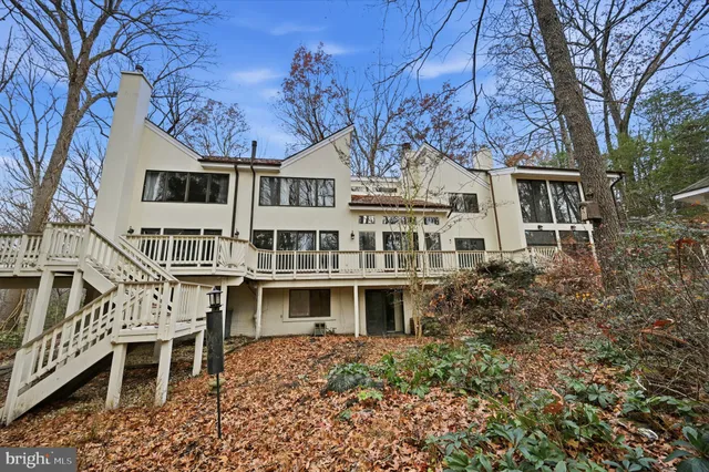 $2,000,000 | 10701 Sycamore Springs Lane, Great Falls, VA 22066