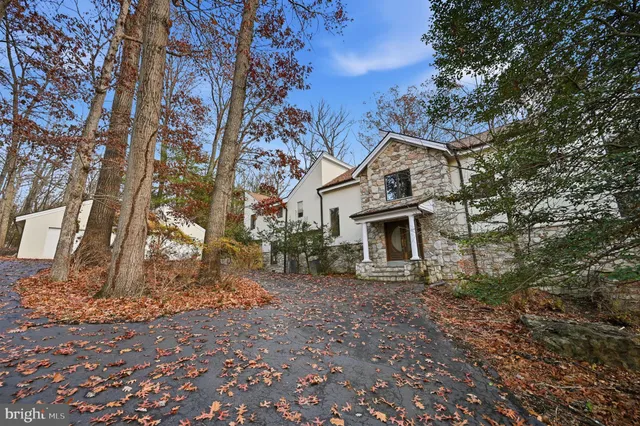 $2,000,000 | 10701 Sycamore Springs Lane, Great Falls, VA 22066