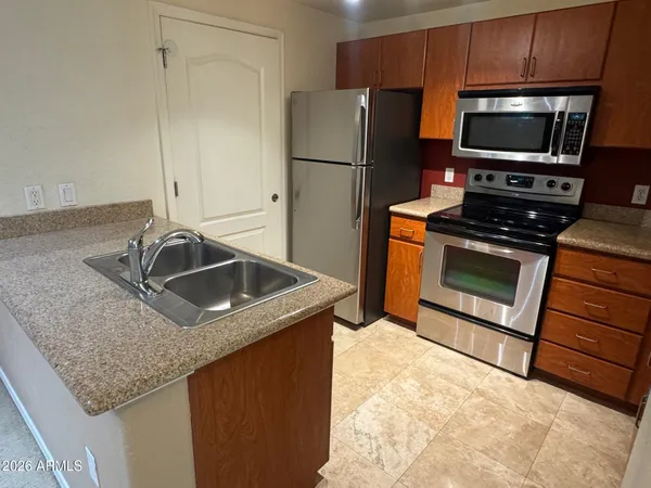$1,300 | 5302 East Van Buren Street, Unit 2013, Phoenix, AZ 85008