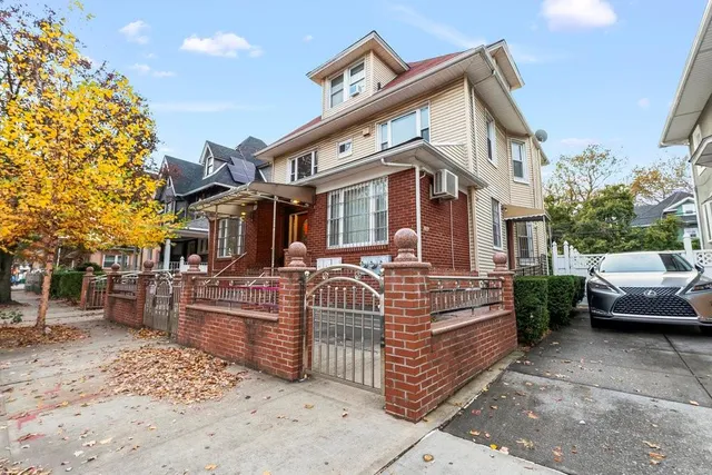 a house view with a outdoor space