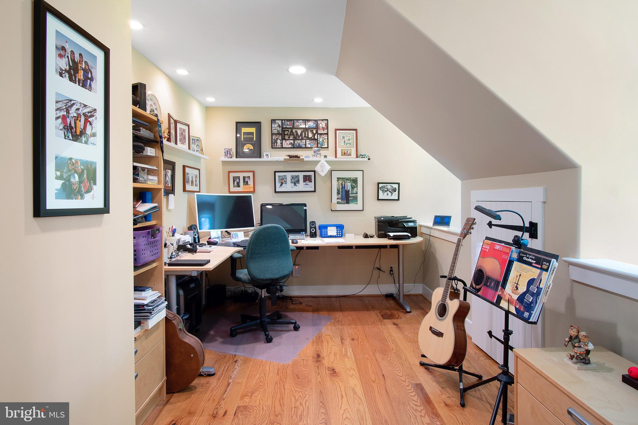 531 Webb Road Chadds Ford, PA 19317 - Photo 2 of 18 a workspace with furniture