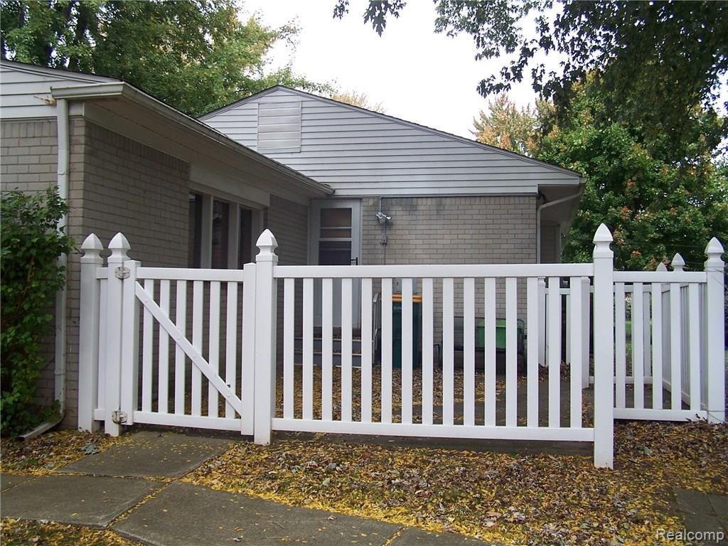 28368 Farmington Road Farmington Hills, MI 48334 - Photo 13 of 20