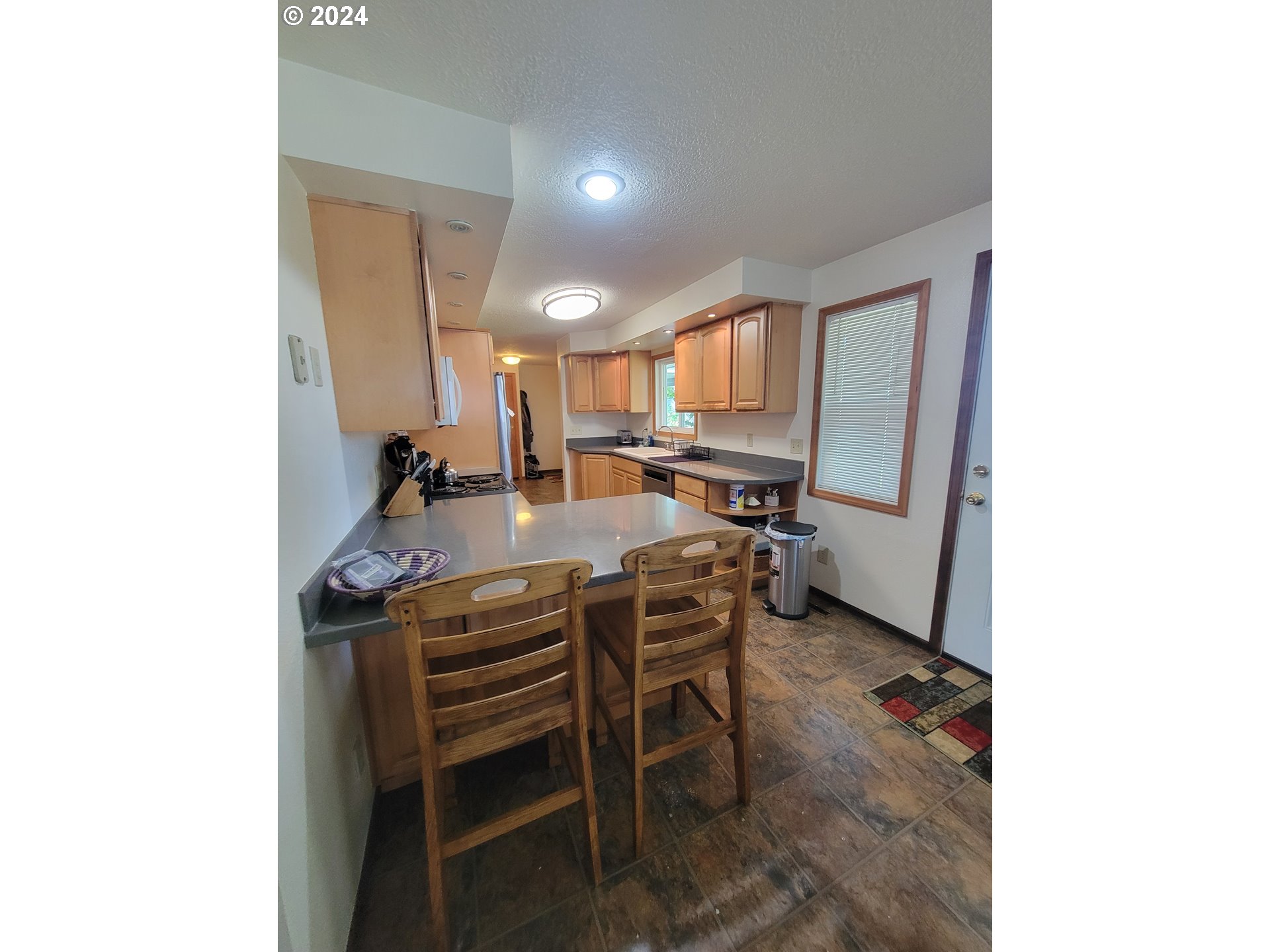 721 Southwest 29th Street Pendleton, OR 97801 - Photo 8 of 32 a kitchen with a table and chairs in it