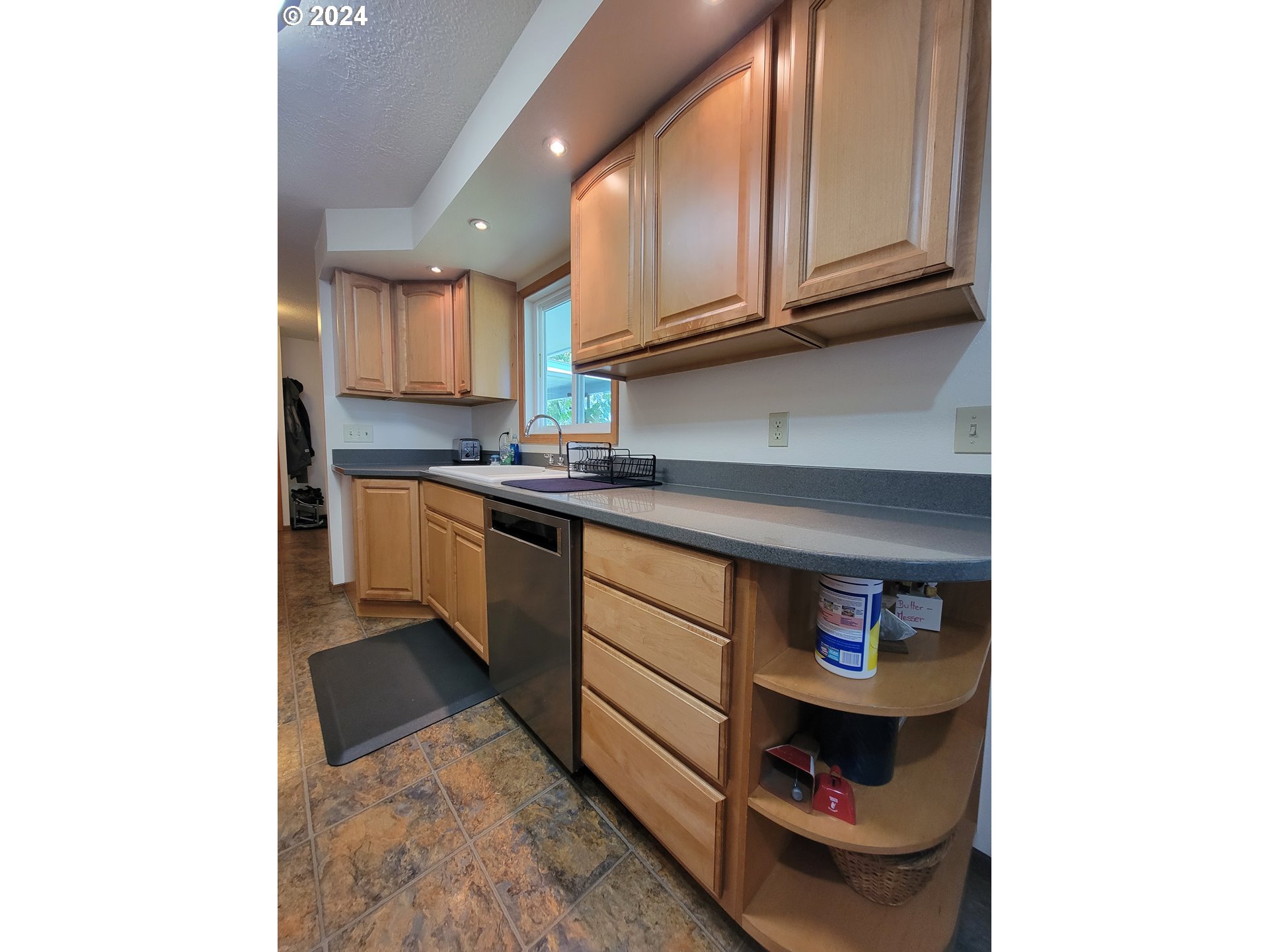 721 Southwest 29th Street Pendleton, OR 97801 - Photo 9 of 32 a kitchen with stainless steel appliances granite countertop a sink and cabinets