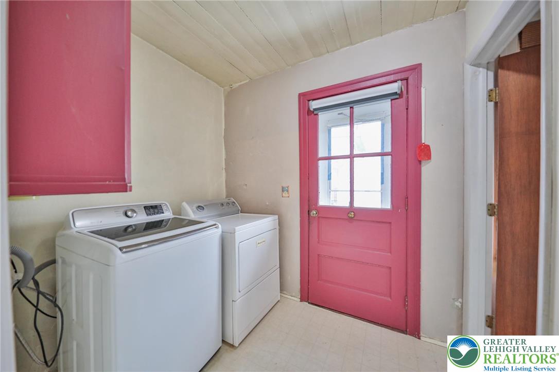 1333 Spring Valley Road Bethlehem, PA 18015 - Photo 19 of 40 a utility room with dryer and washer