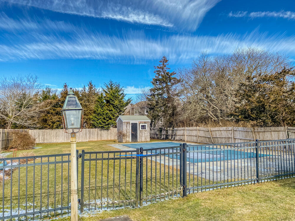 29 Clevelandtown Road Edgartown, MA 02539 - Photo 4 of 32 a view of a balcony