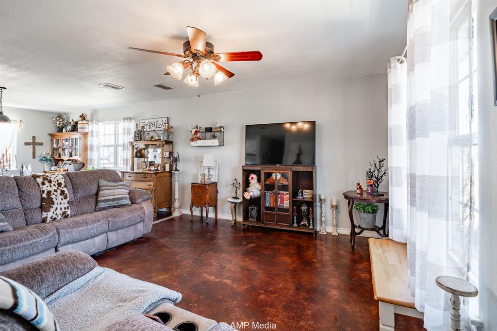 1002 County Road 209 Wingate, TX 79566 - Photo 5 of 23 Living Room