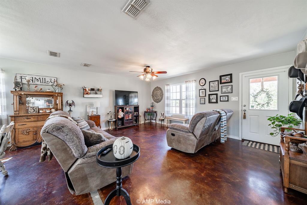 1002 County Road 209 Wingate, TX 79566 - Photo 9 of 23 Living Room