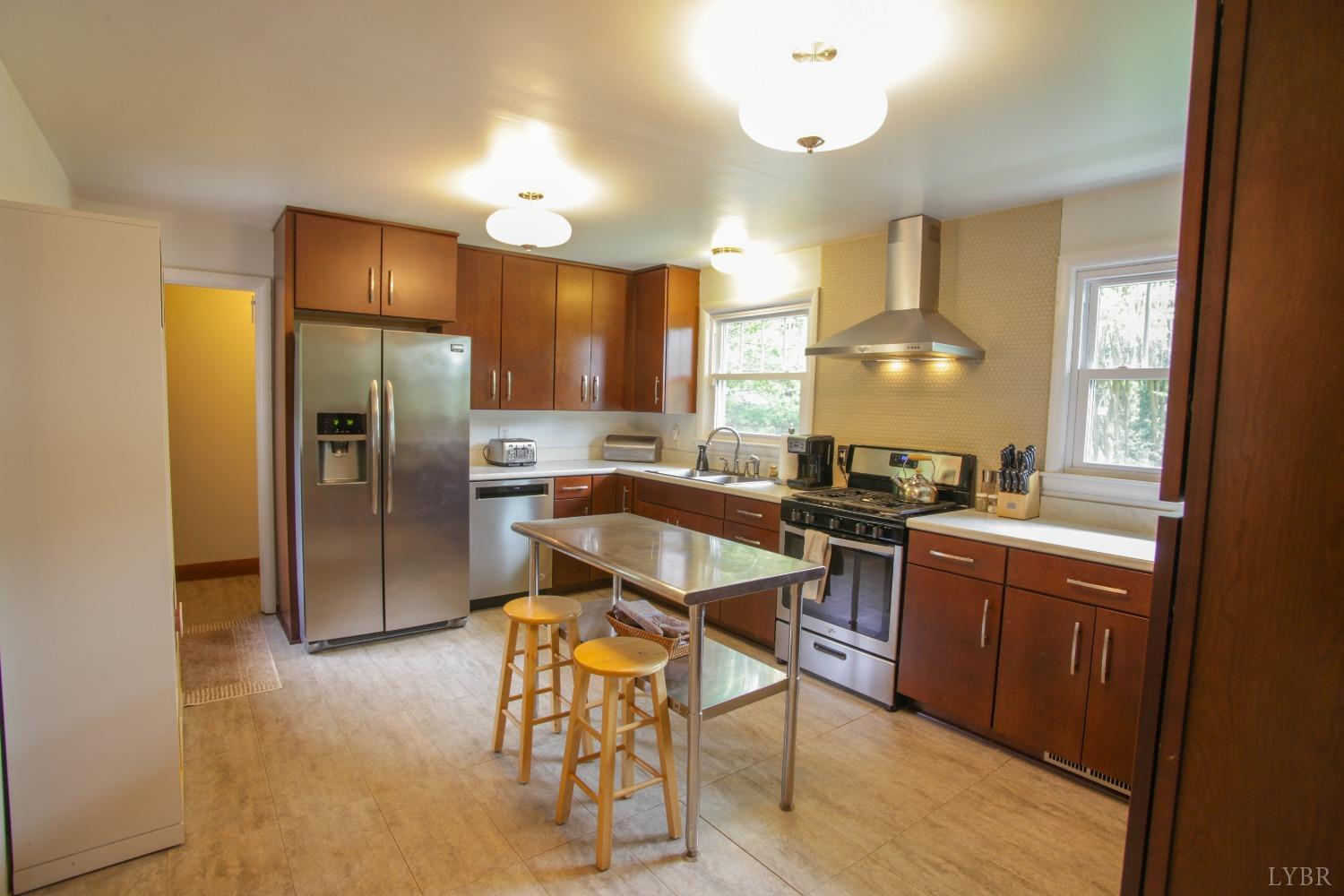 1123 Rugby Road Lynchburg, VA 24503 - Photo 4 of 36 Gallery Image 4