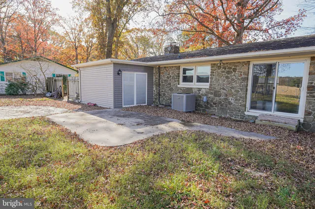 a view of a yard with an trees