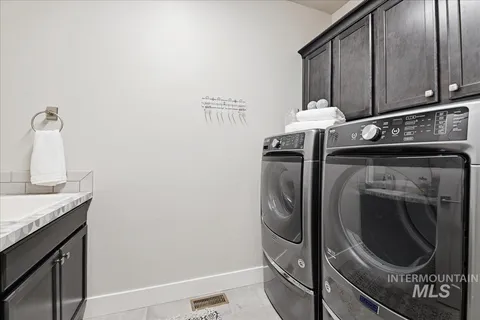 $750,000 | 7691 West Hill Road, Boise, ID 83714