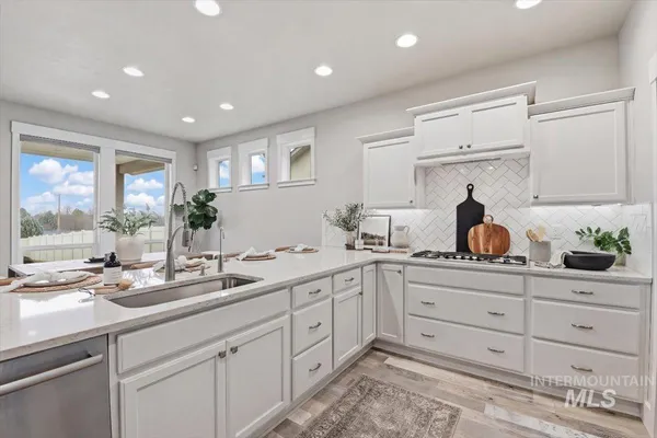$750,000 | 7691 West Hill Road, Boise, ID 83714