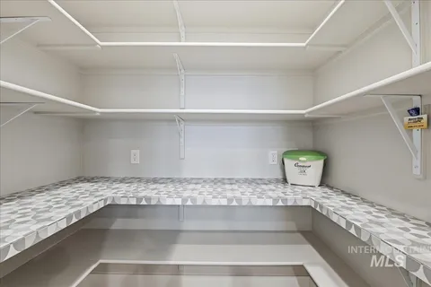 $750,000 | 7691 West Hill Road, Boise, ID 83714