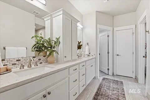 $750,000 | 7691 West Hill Road, Boise, ID 83714