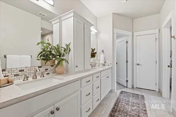 $750,000 | 7691 West Hill Road, Boise, ID 83714