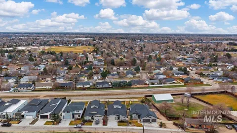 $750,000 | 7691 West Hill Road, Boise, ID 83714