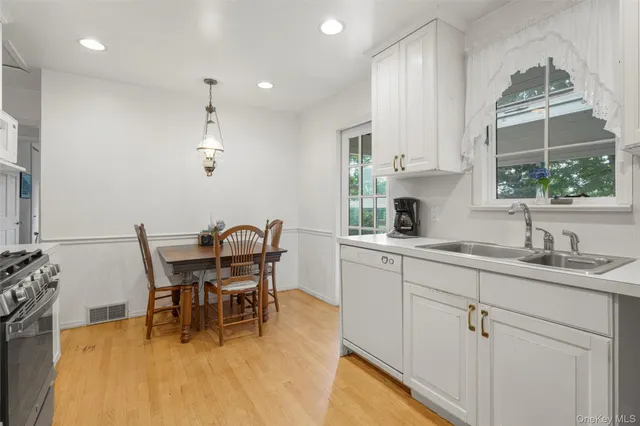 $799,000 | 16 Ria Drive, White Plains, NY 10605