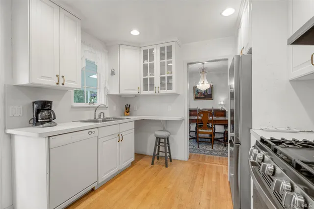 $799,000 | 16 Ria Drive, White Plains, NY 10605