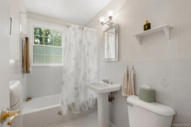 $799,000 | 16 Ria Drive, White Plains, NY 10605