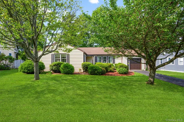 $799,000 | 16 Ria Drive, White Plains, NY 10605