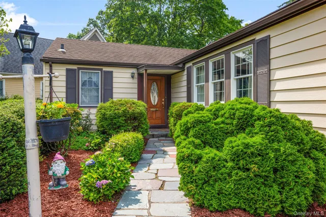 $799,000 | 16 Ria Drive, White Plains, NY 10605