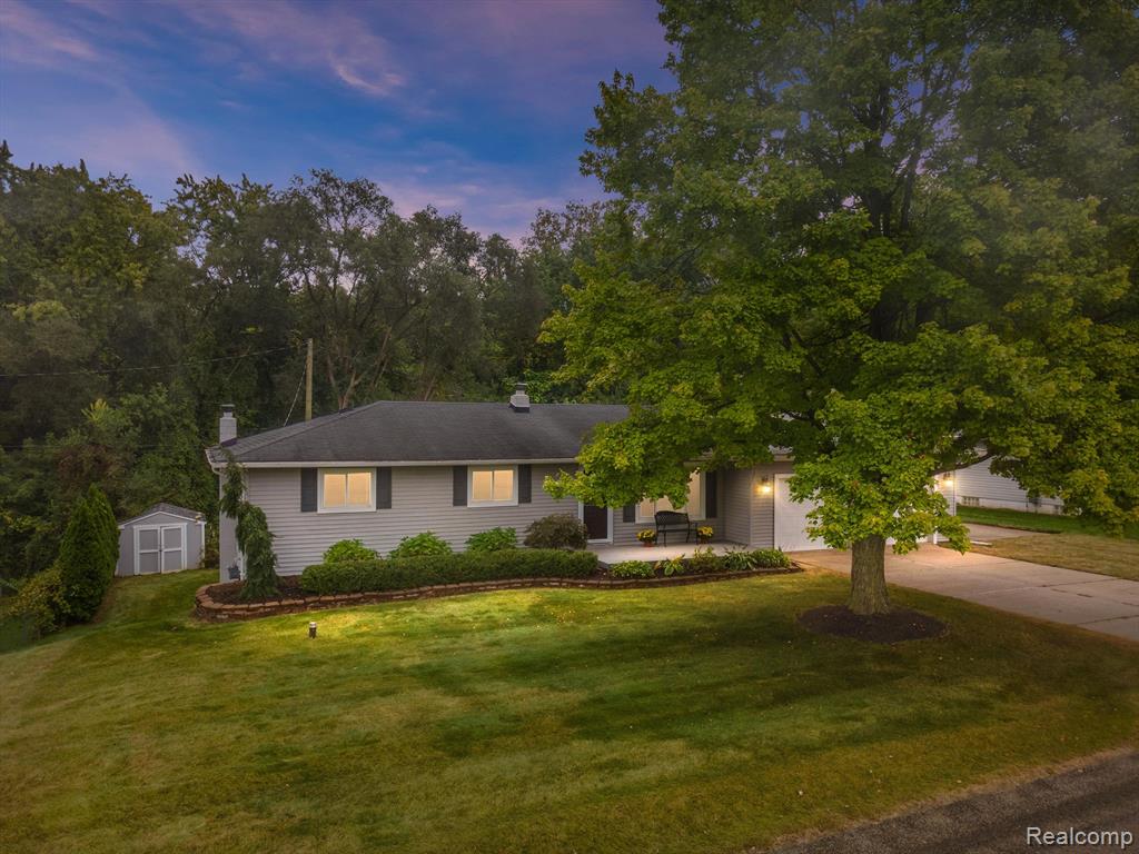 531 Pine Tree Road Lake Orion, MI 48362 - Photo 2 of 53