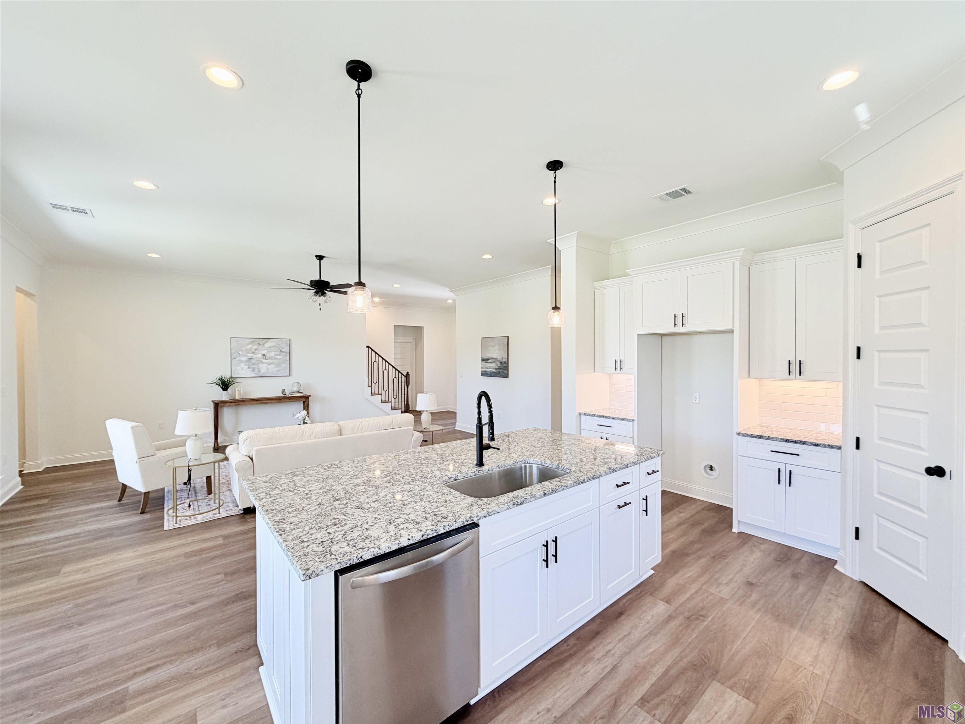10480 Highpoint Drive Denham Springs, LA 70706 - Photo 2 of 15