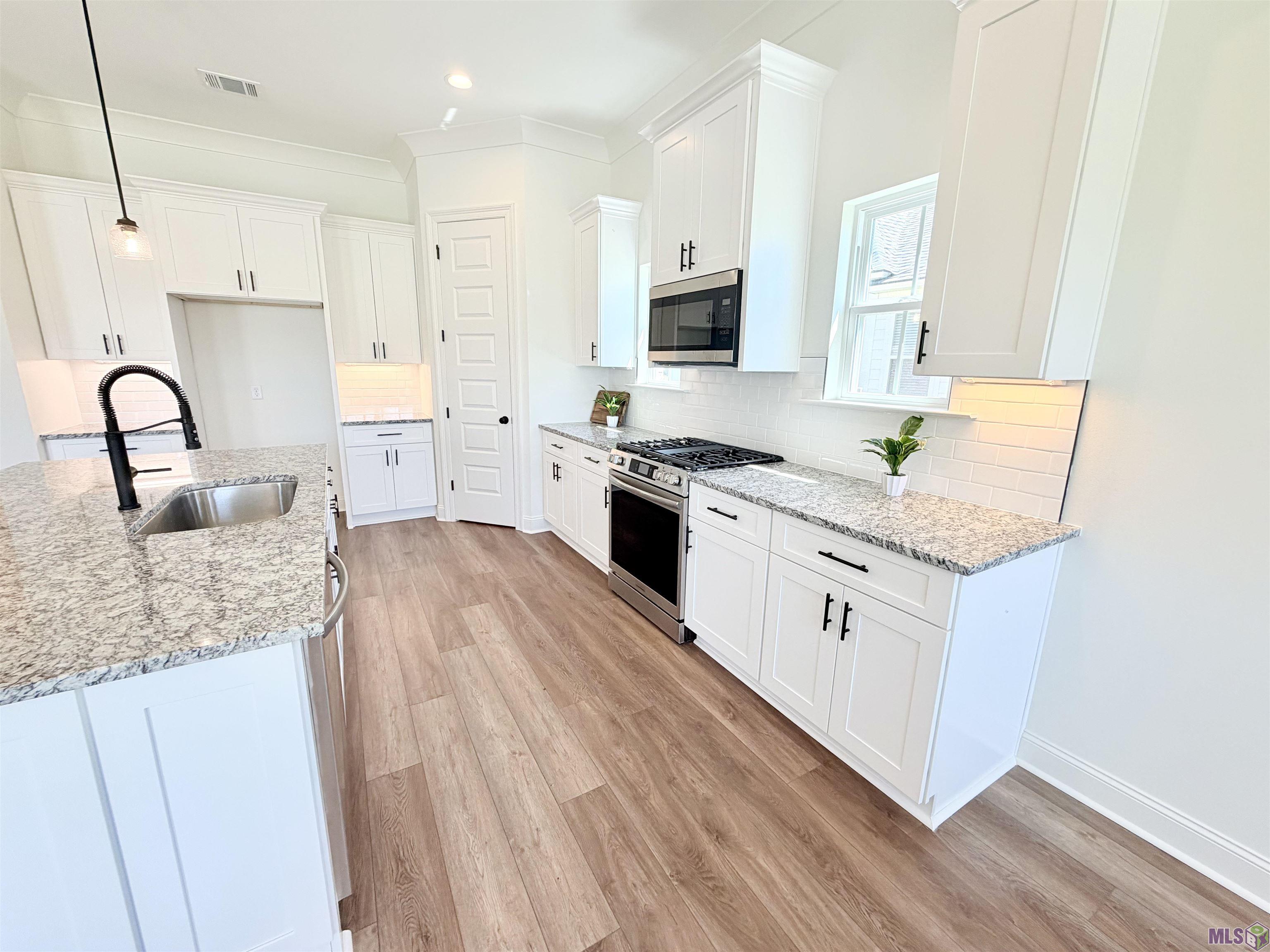 10480 Highpoint Drive Denham Springs, LA 70706 - Photo 3 of 15