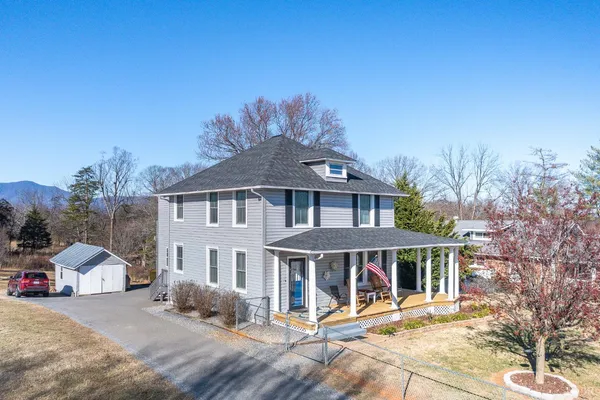 $405,000 | 1215 Longwood Avenue, Bedford, VA 24523