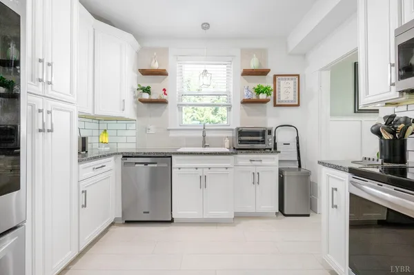 $405,000 | 1215 Longwood Avenue, Bedford, VA 24523
