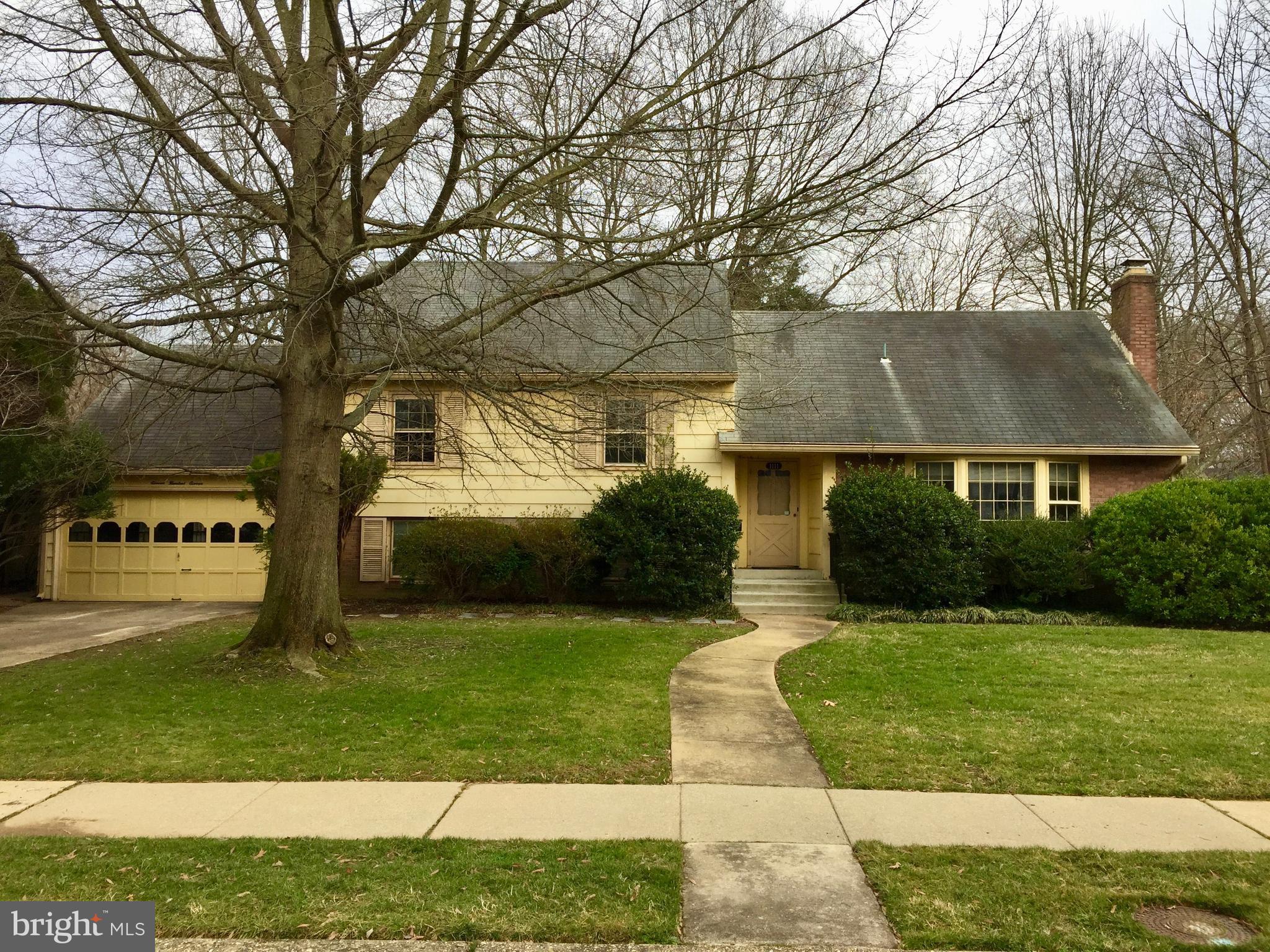 Spacious Hartford model - 4 levels + walk-up attic