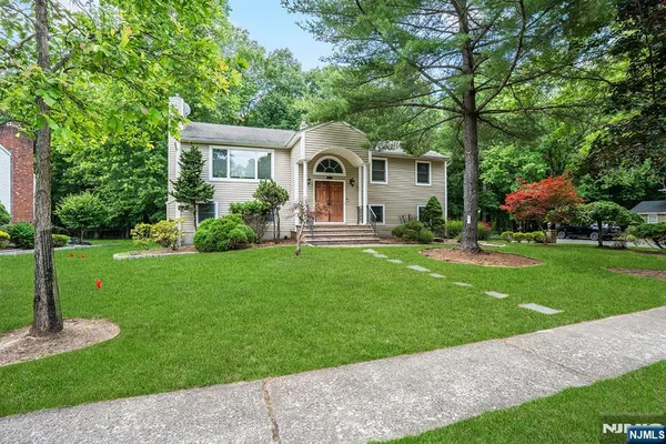 $1,329,000 | 21 Kennedy Circle, Closter, NJ 07624
