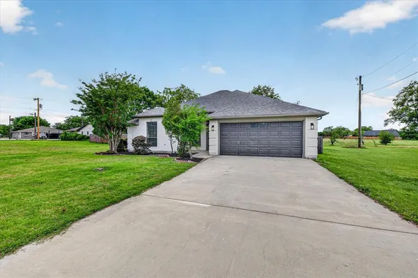 $274,900 | 127 Port O Call Court, Runaway Bay, TX 76426