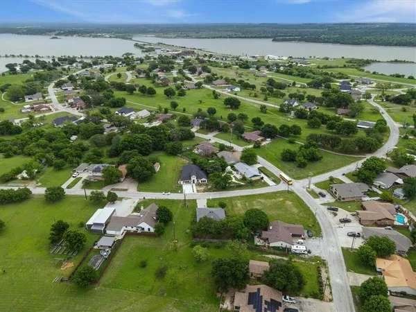 $274,900 | 127 Port O Call Court, Runaway Bay, TX 76426
