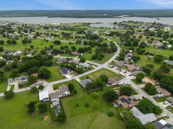 $274,900 | 127 Port O Call Court, Runaway Bay, TX 76426