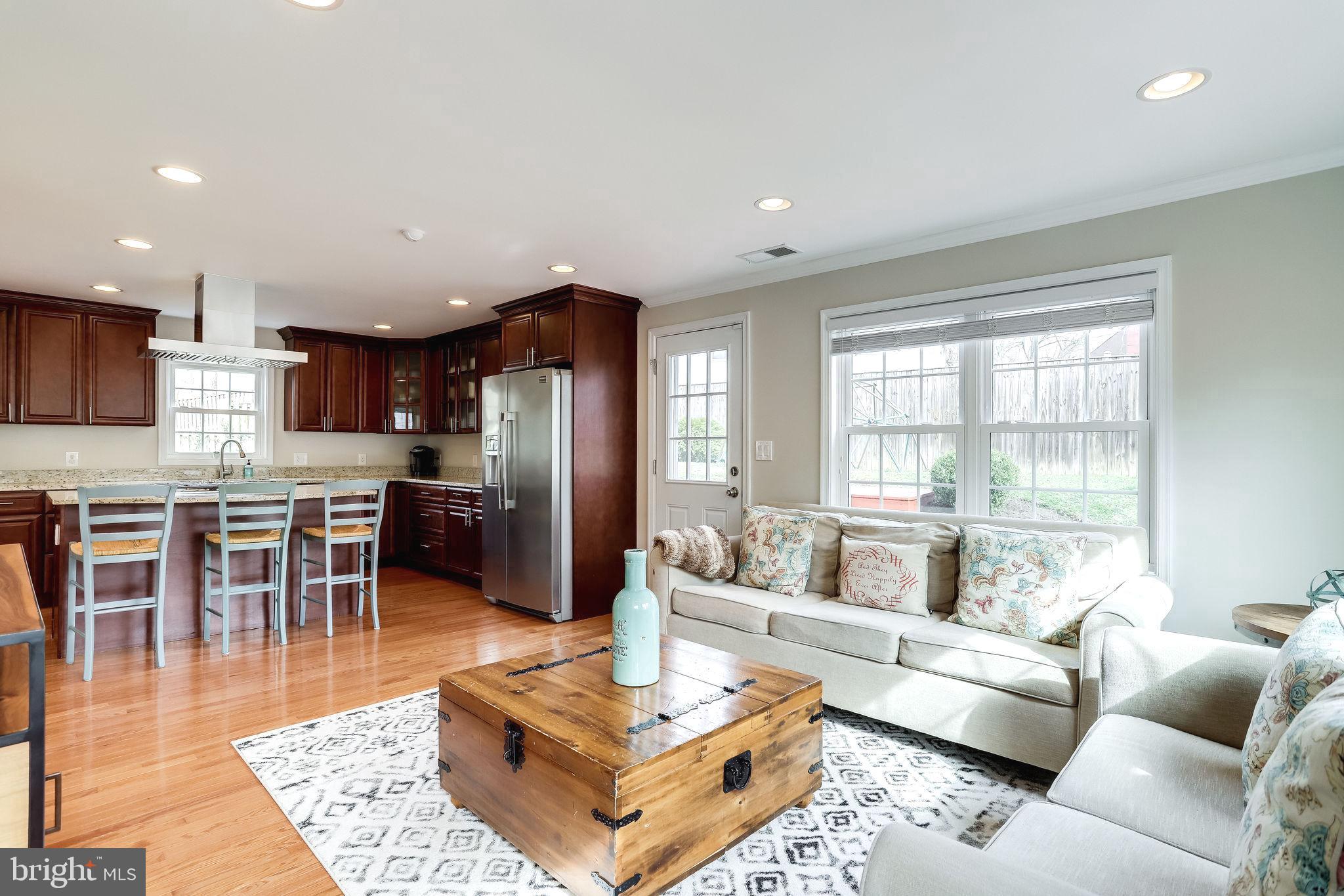 2555 23rd Road North Arlington, VA 22207 - Photo 2 of 43 Family room