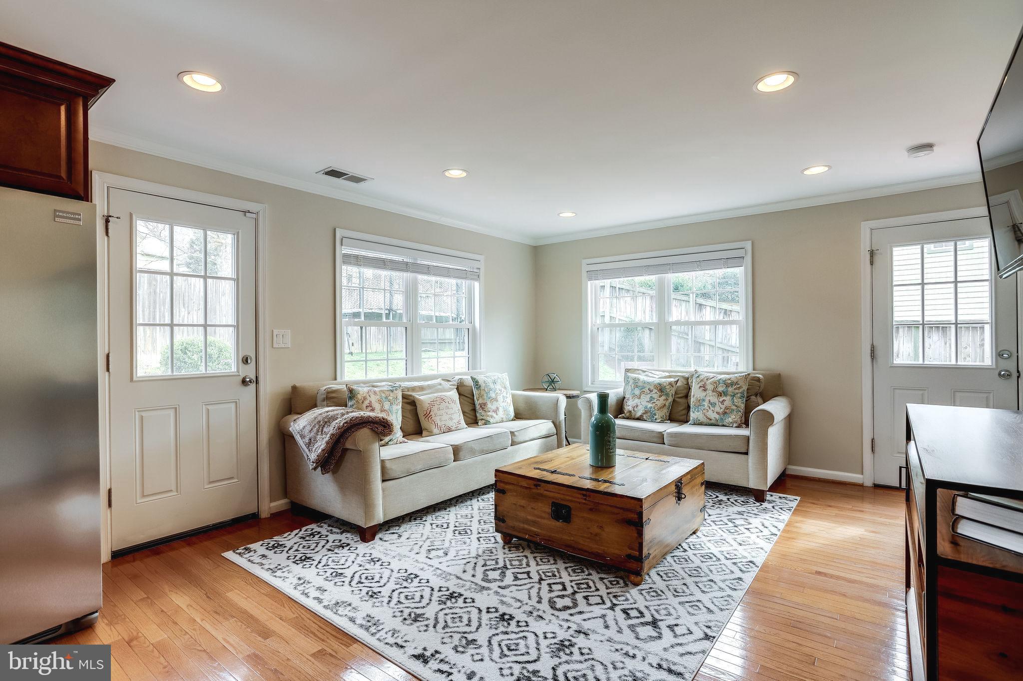 2555 23rd Road North Arlington, VA 22207 - Photo 11 of 43 Family room