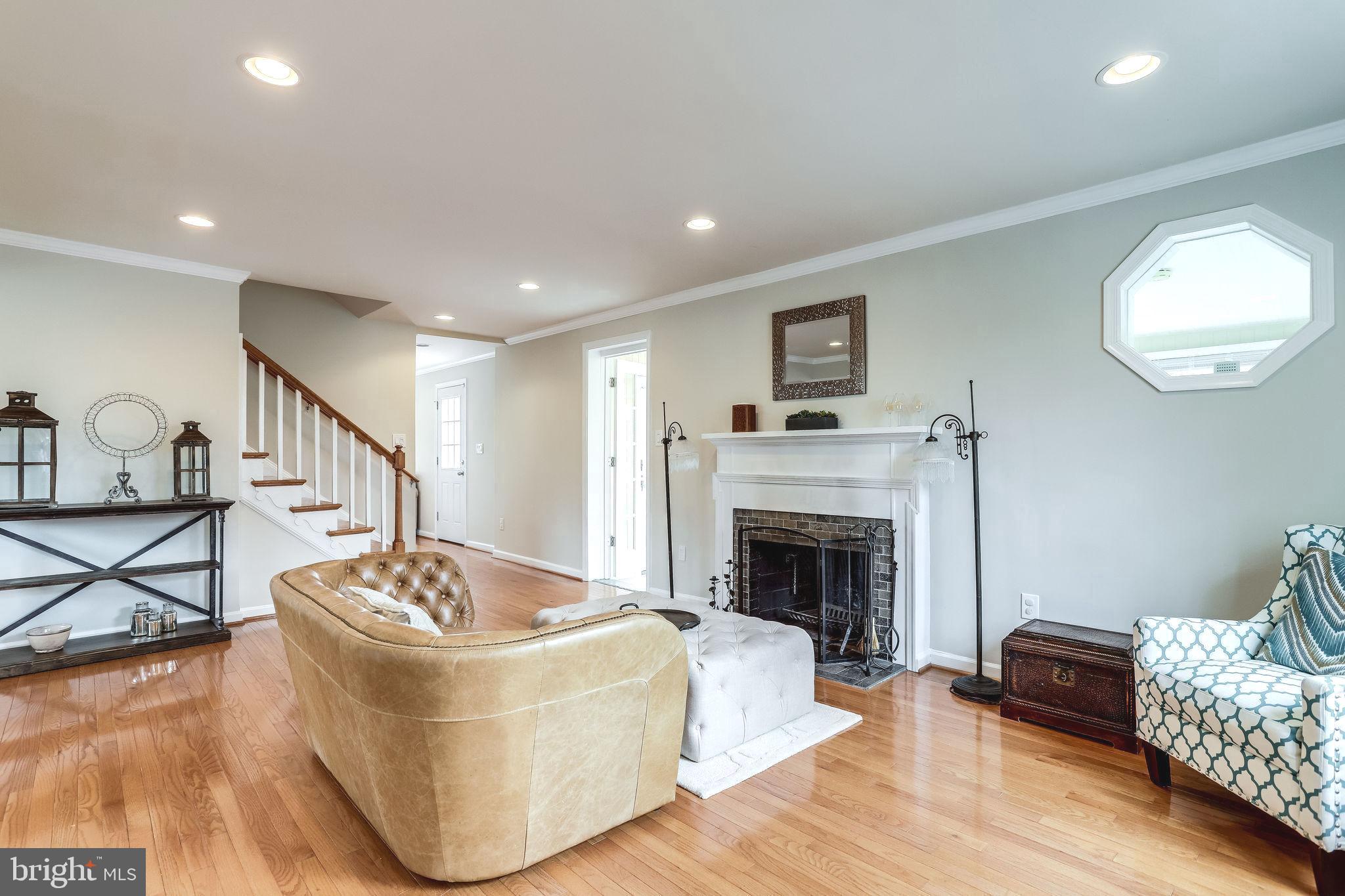 2555 23rd Road North Arlington, VA 22207 - Photo 16 of 43 Living room