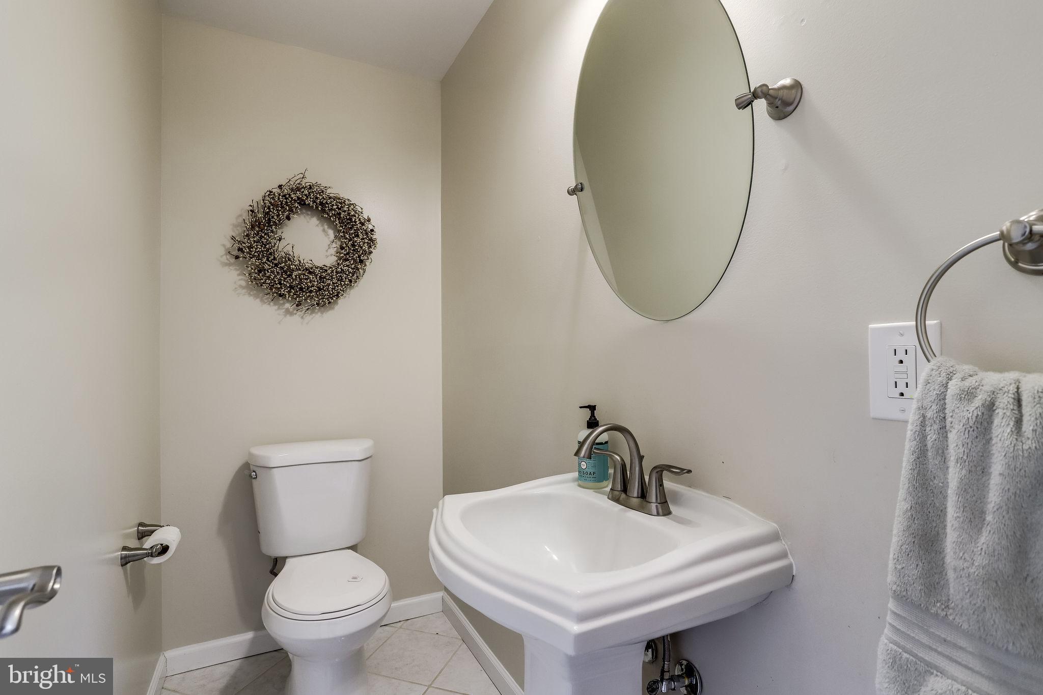 2555 23rd Road North Arlington, VA 22207 - Photo 22 of 43 Powder room