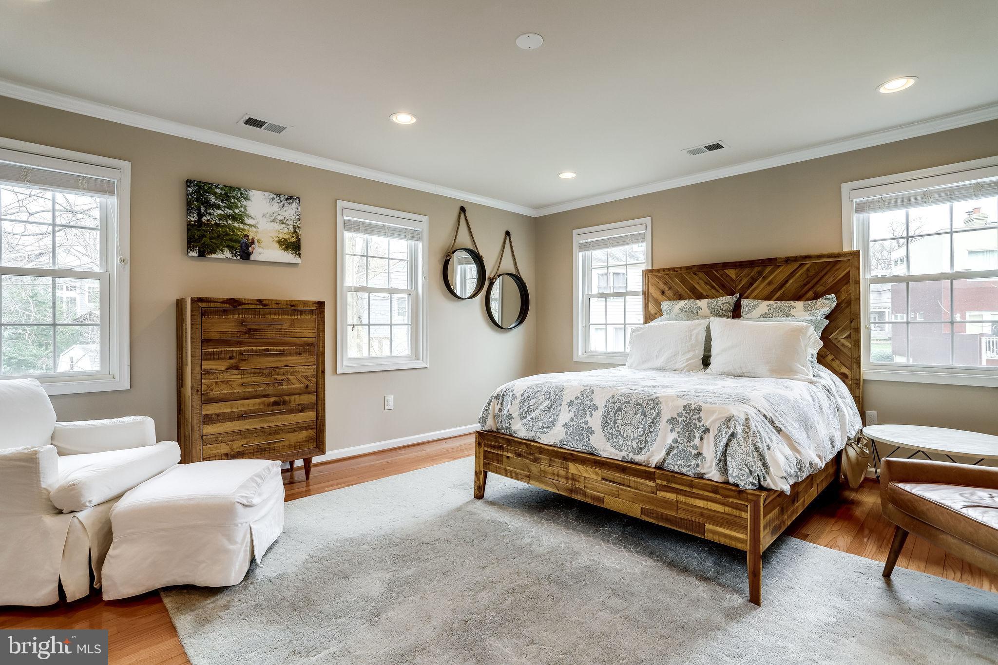 2555 23rd Road North Arlington, VA 22207 - Photo 24 of 43 Master suite
