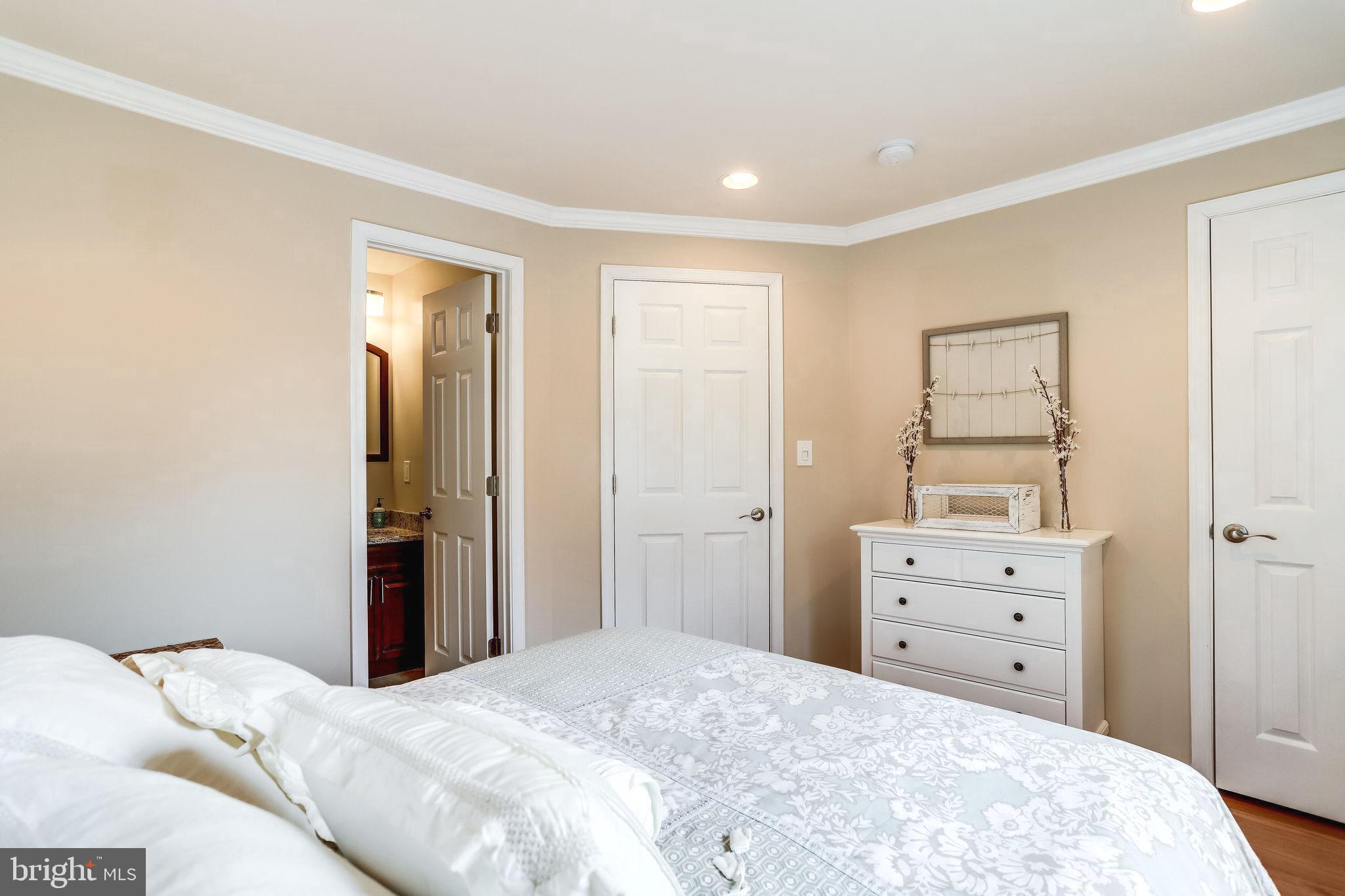 2555 23rd Road North Arlington, VA 22207 - Photo 31 of 43 3rd bedroom