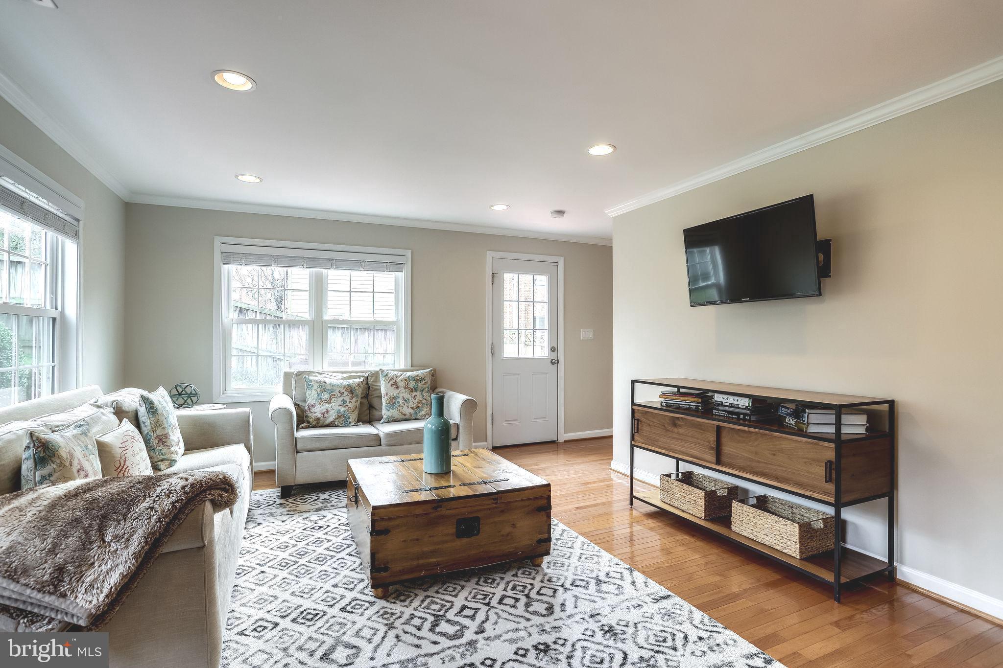 2555 23rd Road North Arlington, VA 22207 - Photo 10 of 43 Family room