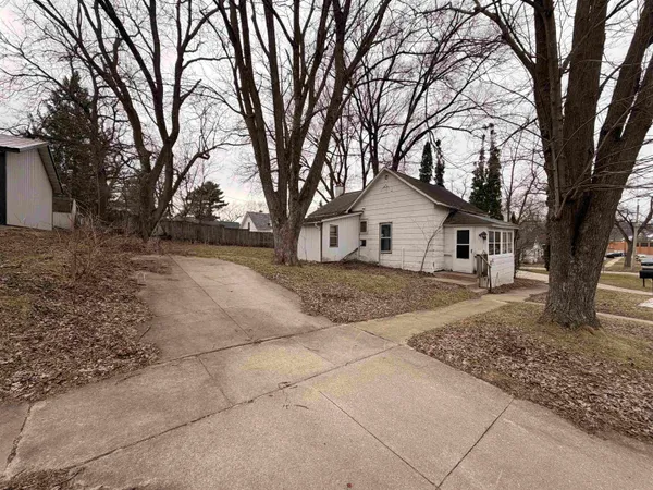 $60,000 | 431 East South Street, Richland Center, WI 53581